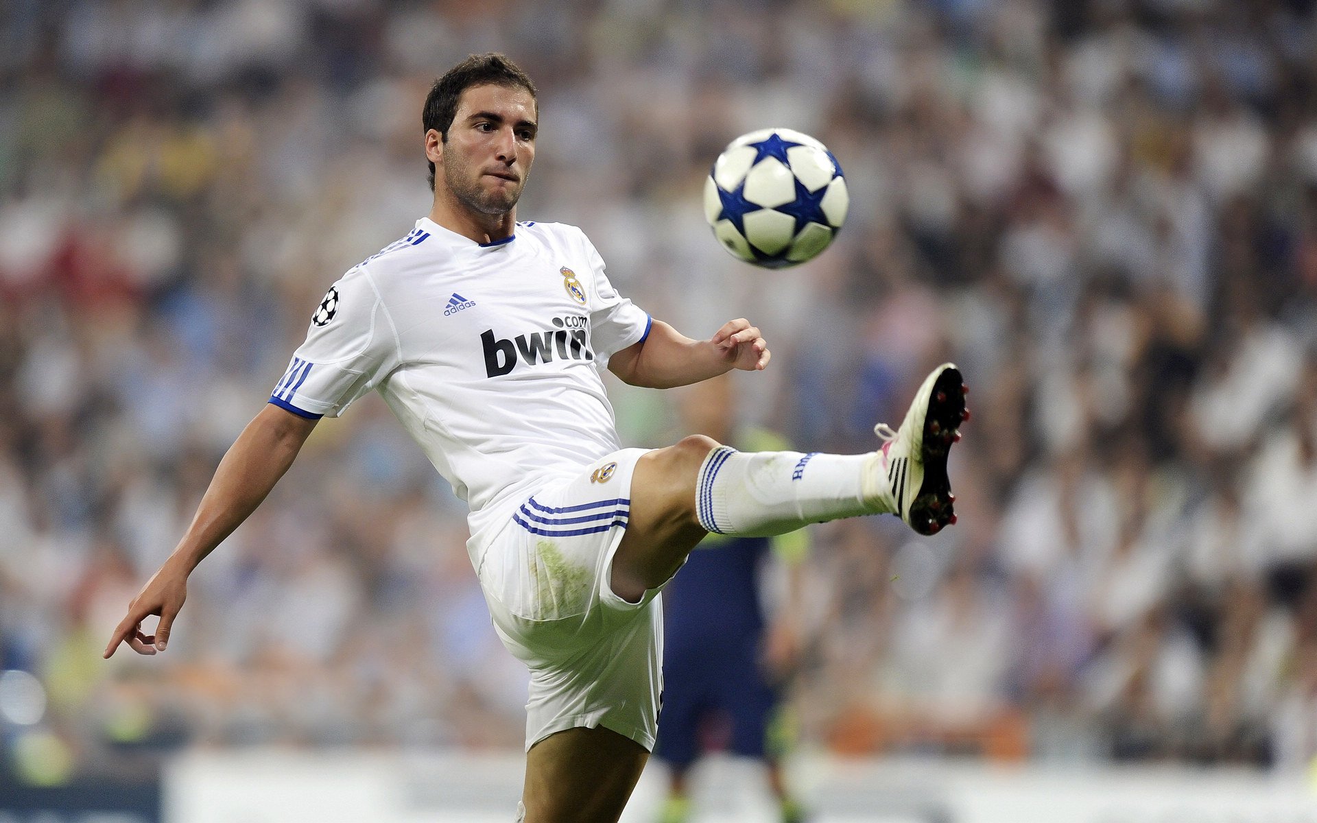 世界杯巅峰对决，阿根廷点球大战力克法国，梅西终圆梦捧起大力神杯